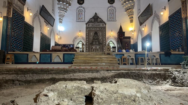 Heyecanlandıran keşif! 600 yıllık caminin altından çıktı