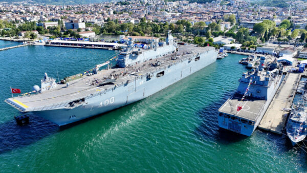 TEKNOFEST Mavi Vatan: TCG Anadolu Gölcük'te Yoğun İlgi Görüyor - Fotoğraf 2