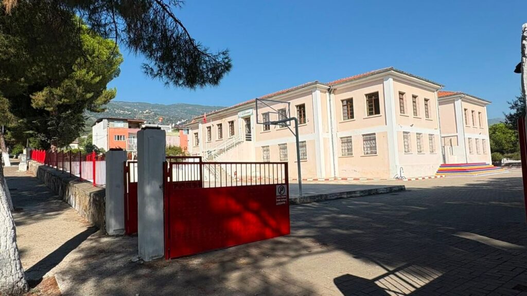 Bozdoğan Belediyesi Okulları Temizliyor: Yeni Eğitim Dönemi Hazırlığı