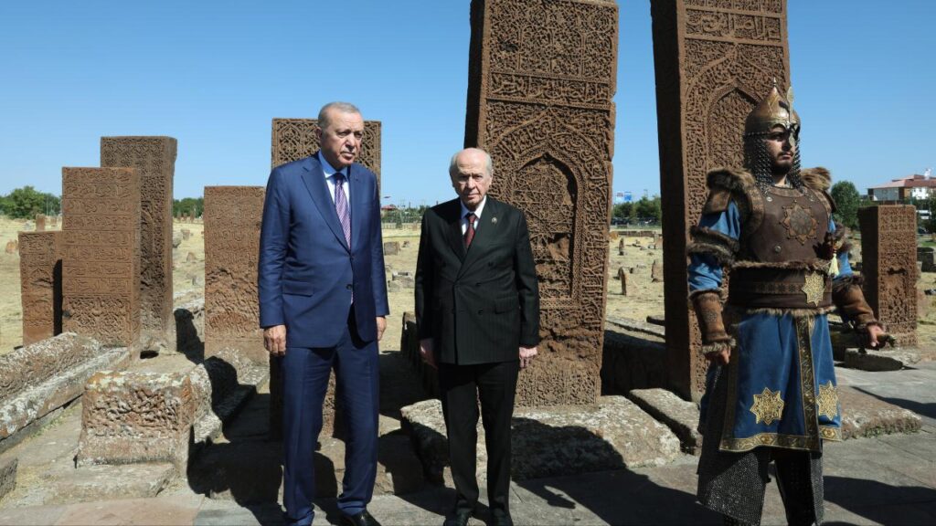 Cumhurbaşkanı Erdoğan, Selçuklu Meydan Mezarlığı’nı Ziyaret Etti