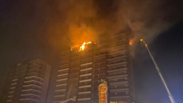 Diyarbakır'da Plazada Çıkan