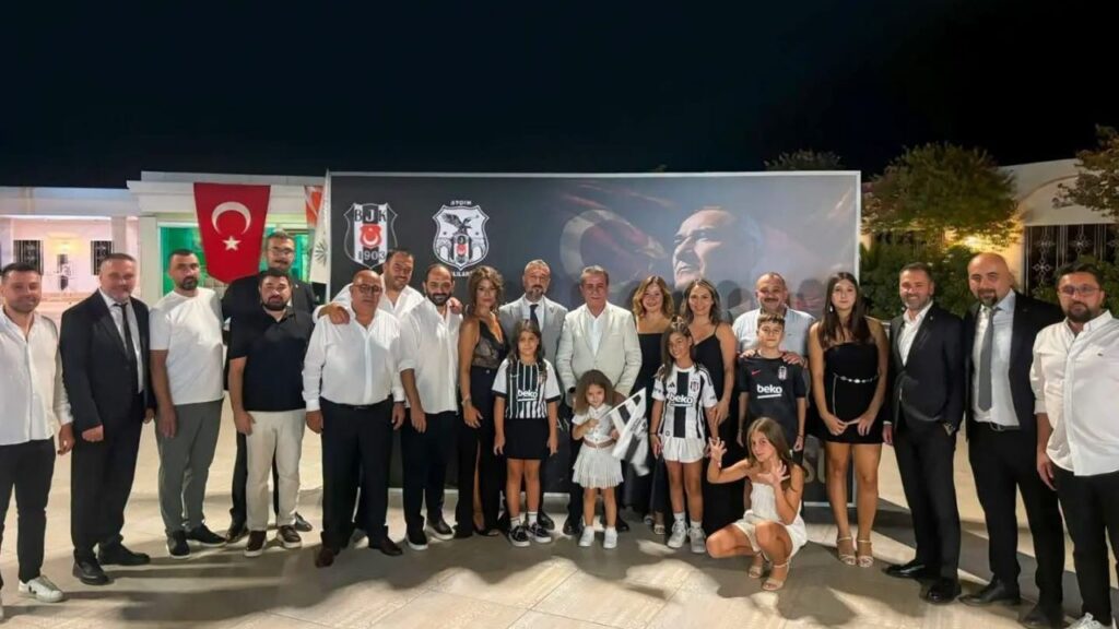 Efeler'de 30 Ağustos Zafer Coşkusu: Bisiklet Turu ve Fener Alayı Şehrinde Birlikte