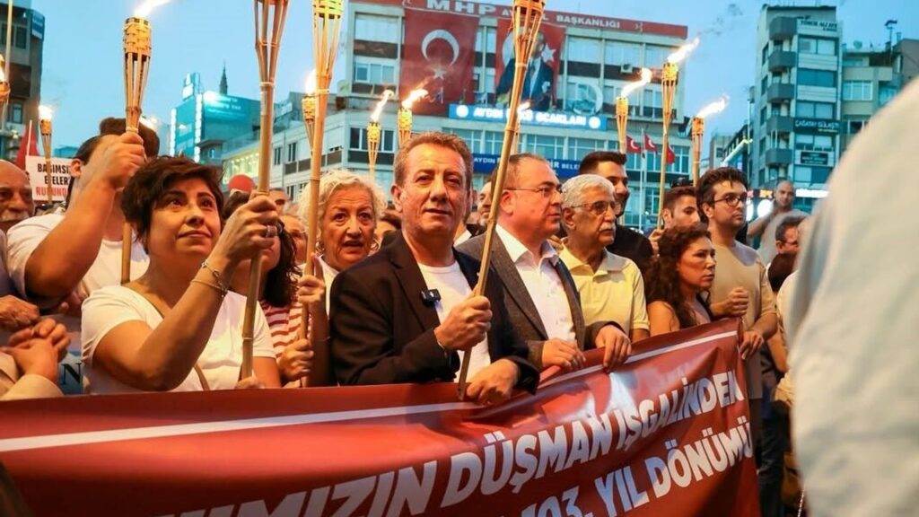 Güzelçamlı'da 30 Ağustos Zafer Coşkusu Denize Taştı