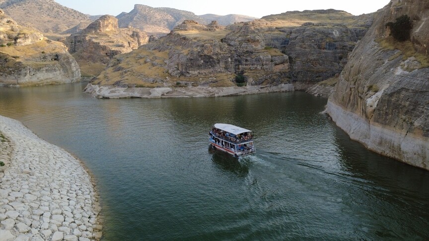 Hasankeyf'te Tekne Turları, Tarih ve Doğa Şöleni Sunuyor