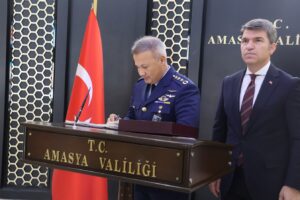 Tuğgeneral Alper Gezeravcı Merzifon'da Göreve Başladı - Fotoğraf 2
