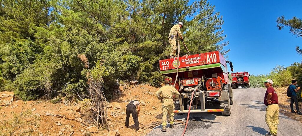 Muğla'dan Kaş'a sıçrayan orman yangını: 10 km²'lik alanda müdahale