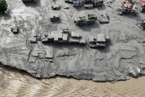 Nepal'de Buzul Çökmesi