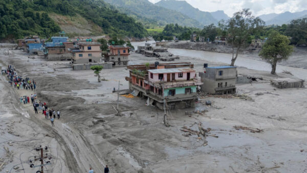 Nepal'de Buzul Çökmesi