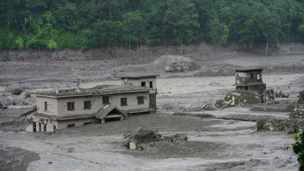 Nepal'de Sel Felaketi: 543 Ölü, Baraj Patlaması ve Buzul Çökmesi Zinciri