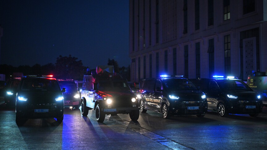20 İl Operasyonu: 178 Şüpheli Gözaltı, Yüzlerce Silah ve Narkotik Ele Geçirildi
