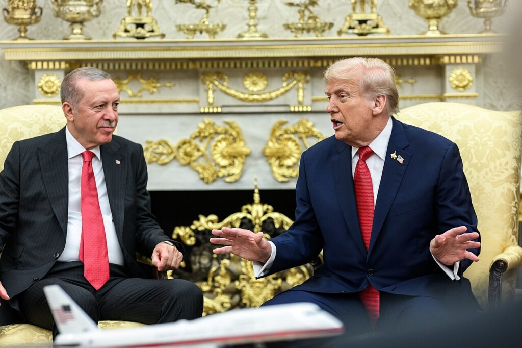 ABD'de Trump'un Gözde Gövde Gösterisi: Bilgi Eksikliği ve Kaynak Kontrolü