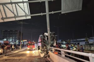Adana Onur'da Otobüs
