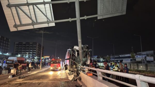 Adana Onur'da Otobüs