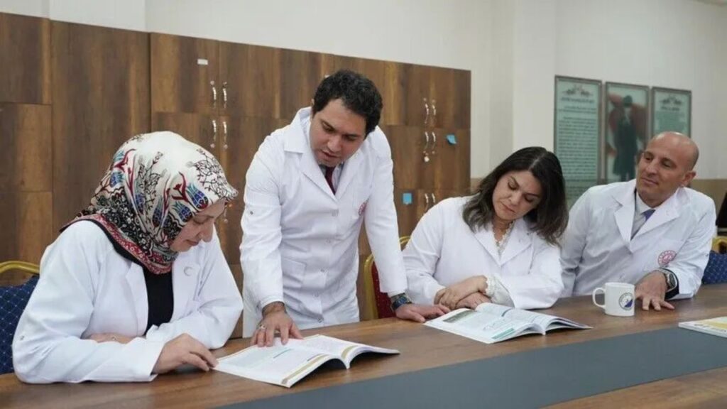Aydın’da Öğretmen Kıyafet Yönetmeliği Yeni Yazı ile Okullara Ulaştırıldı