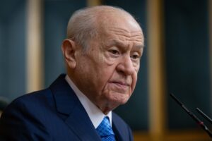 Bahçeli'den Tribünlerde Provokasyon