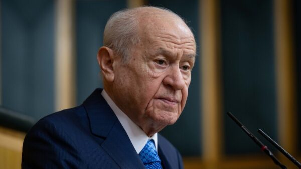 Bahçeli'den Tribünlerde Provokasyon
