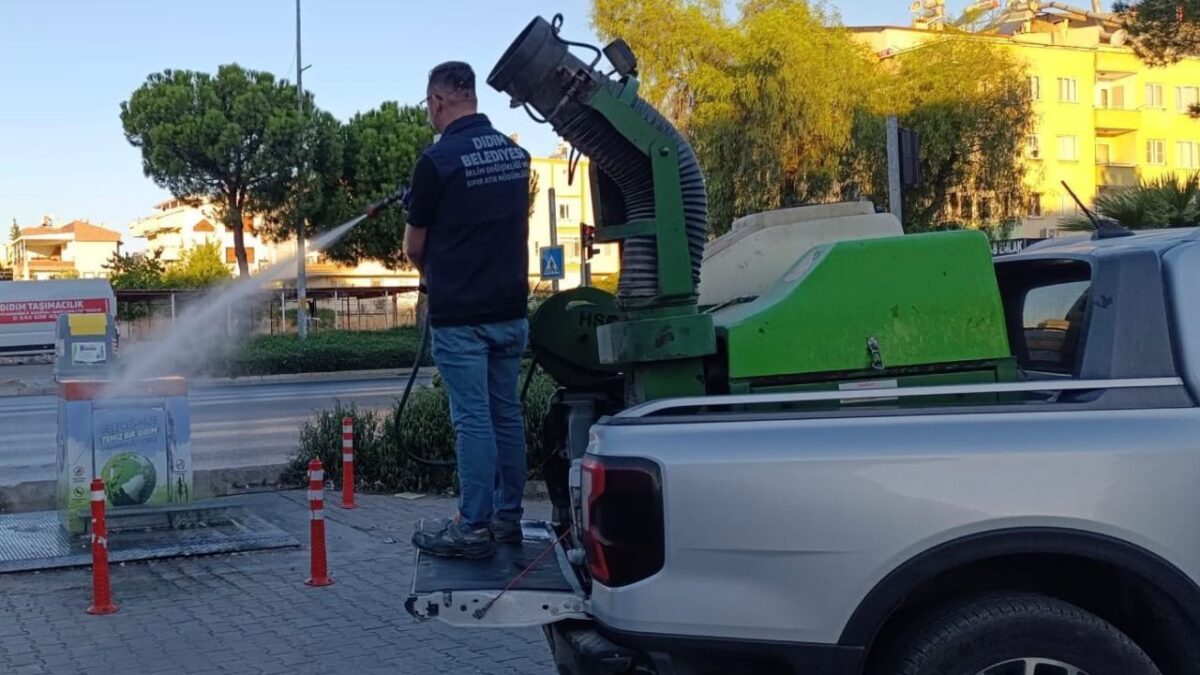 Didim'de Çöp Konteynerlerine