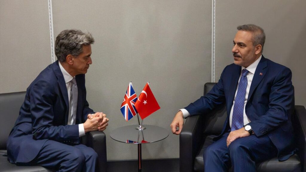 Dışişleri Bakanı Hakan Fidan, İngiltere Dışişleri Bakanı Ed Miliband'la New York'ta Görüştü