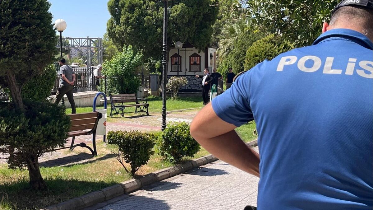 Efeler'de Korkuluklarda Kalan