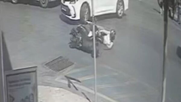 Efeler'de Otomobil-Motosiklet Çarpışması: