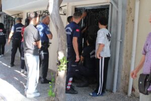 Efeler’de Yaşlı Kadın