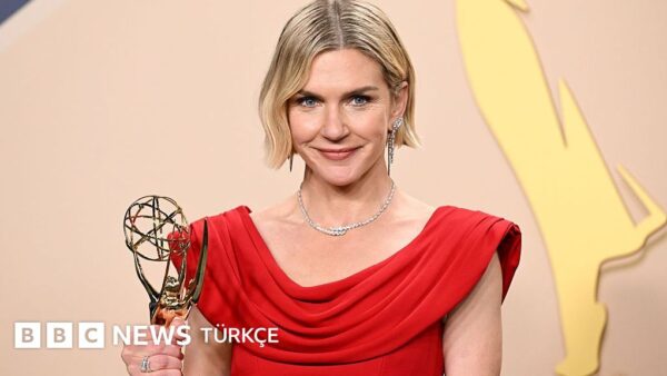 Emmy Ödülleri Kırmızı