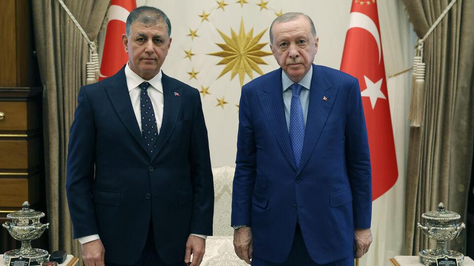 Erdoğan, İzmir Belediye Başkanı Cemil Tugay'ı Külliyede Karşıladı