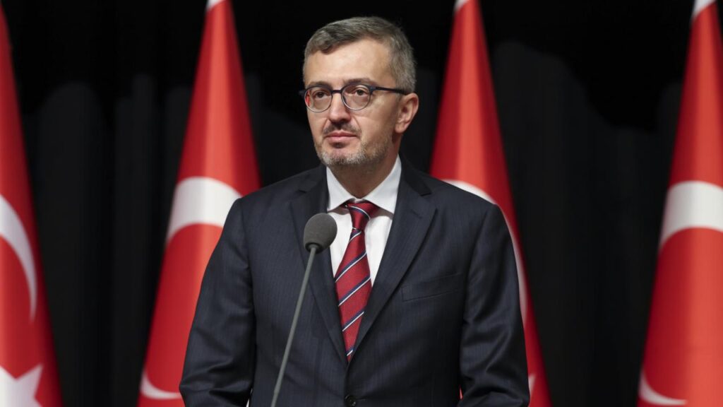 İran Silahlı Kuvvetleri Hürmüz Boğazı'nda 19 Gemiyi Engelledi