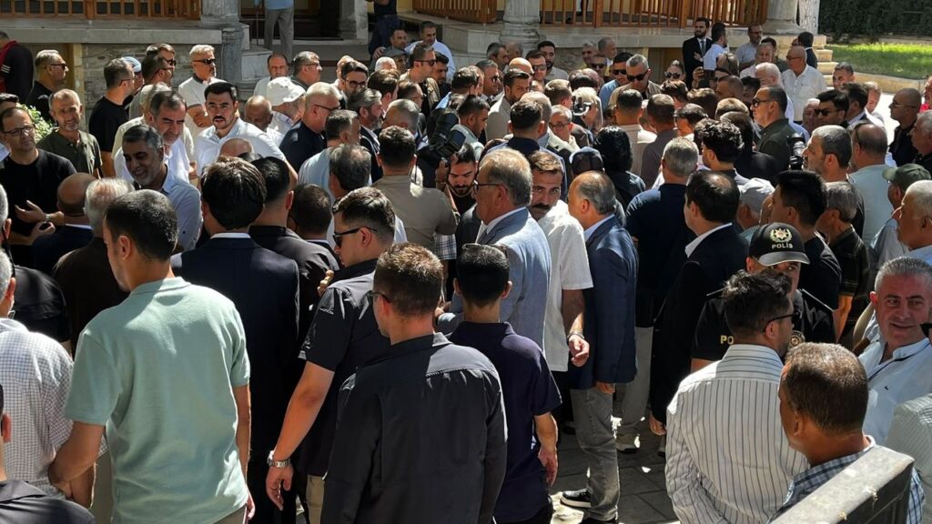 Mehmet Kemal Yazıcıoğlu Aydın’da Merhum Vali Recep Yazıcıoğlu’nun Yıl Dönümünü Anmak İçin Ziyaret Etti