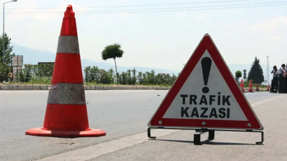 Nazilli'de Kamyonet Motosiklete