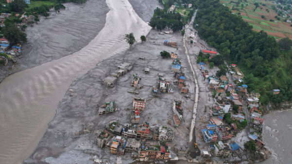 Nepal’da 1003 Ölü,