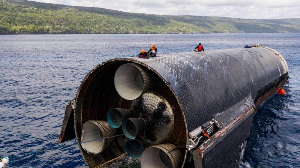 SpaceX, Starship'i Hint Okyanusu'ndan Çıkarıyor, Bir Ay Sonra