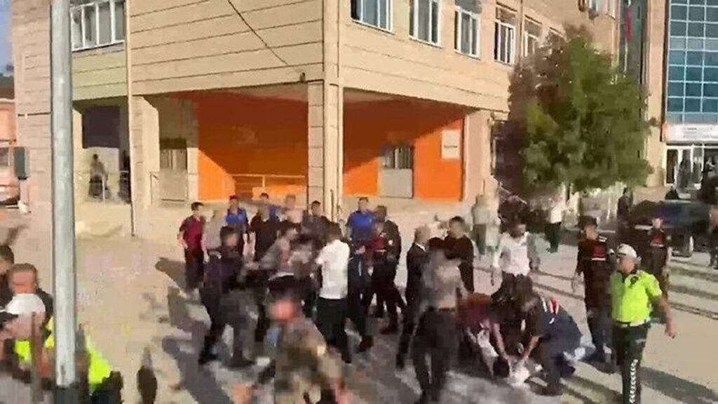 Turgutlu’da Lise Yakınında Silah Ateşi İhbarı, Ekipler Olay Yerinde
