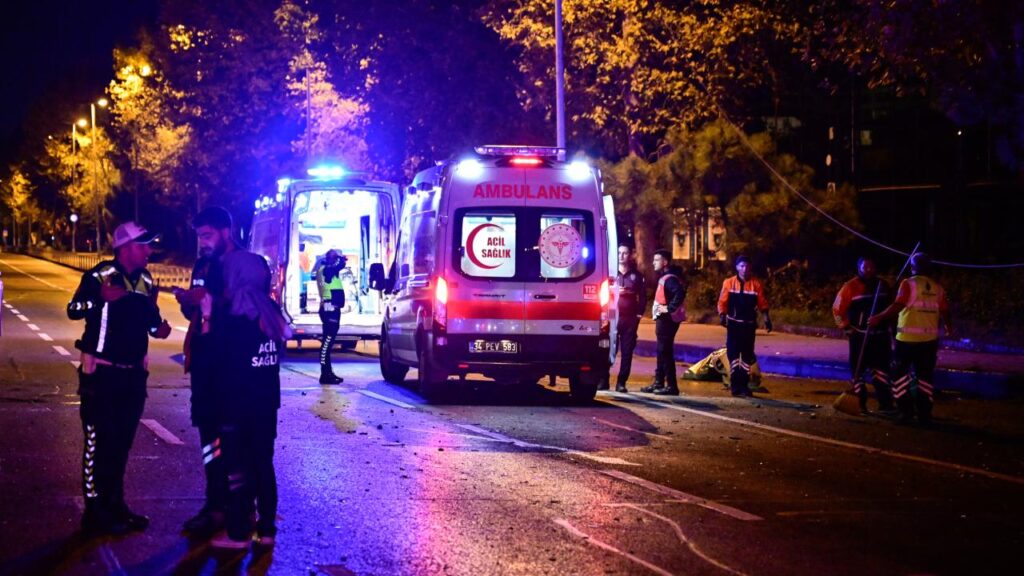 Yalı Mahallesi'nde 2 Otomobil Çarpıştı: 9 Yaralı, 2 Ağır Durum