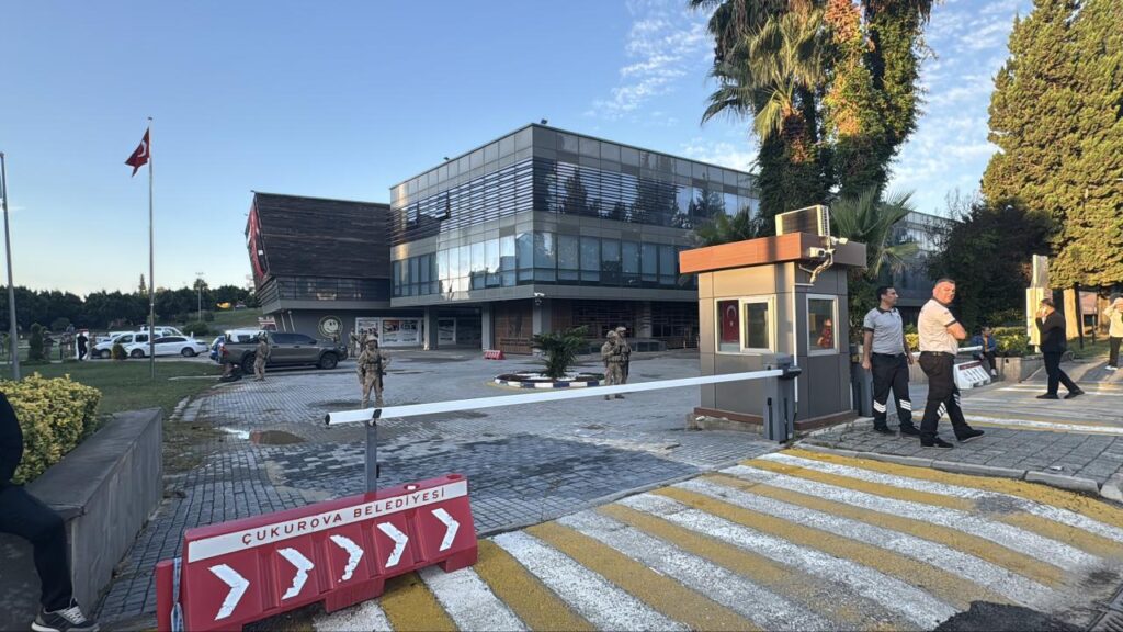 Adana Belediye Başkanı ve Çekirdek Yetkililer Tutuklandı