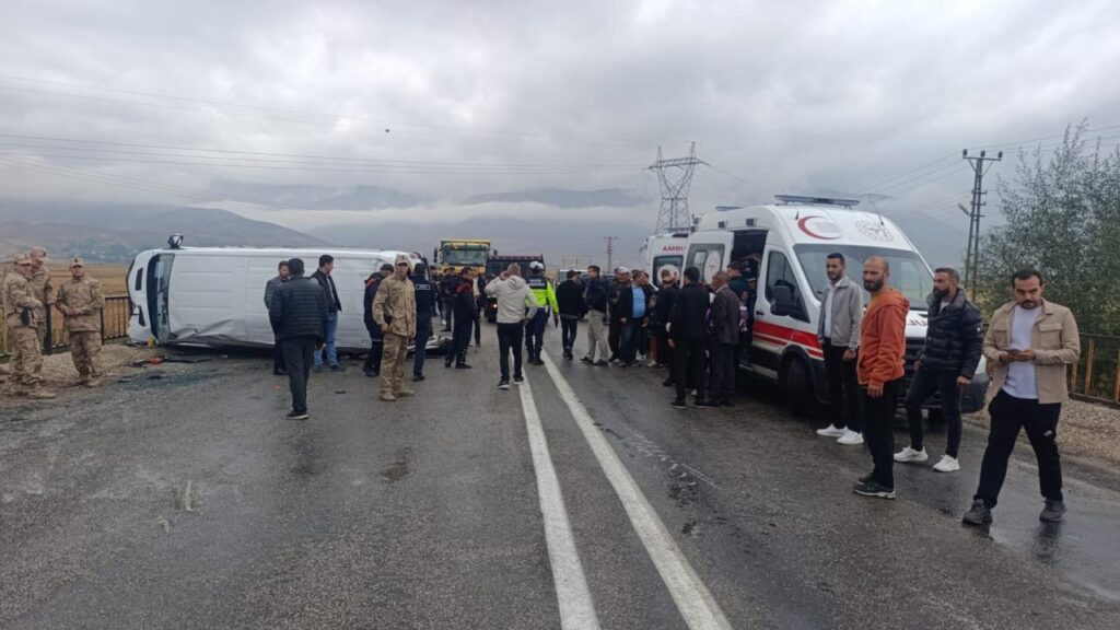 Afyonkarahisar Şuhut'ta İşçi Servisi Devrildi: 28 Yaralı