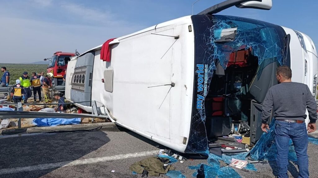 Akhisar Otoyolunda Katliam Gibi Kaza: 11 Ölü, 27 Yaralı