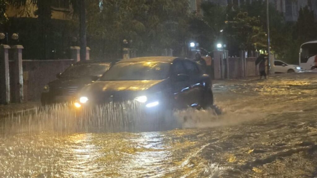 Antalya'da Sağanak ve Fırtına Sonrası Hasar Tespiti Sürüyor