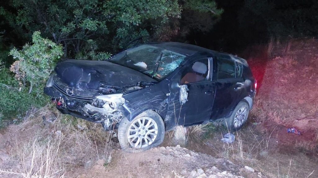 Aydın-İncirliova yolunda otomobil tarlaya çarptı: Sürücü hastaneye kaldırıldı