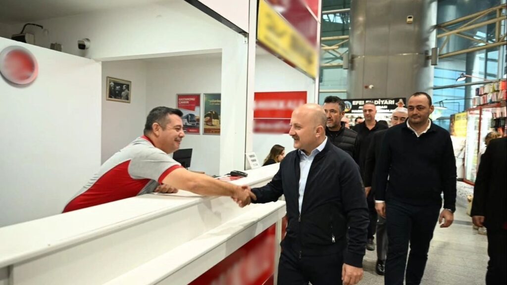 Aydın Valisi Dr. Osman Varol, Şehirlerarası Otobüs Terminali'nde Vatandaşlarla Buluştu