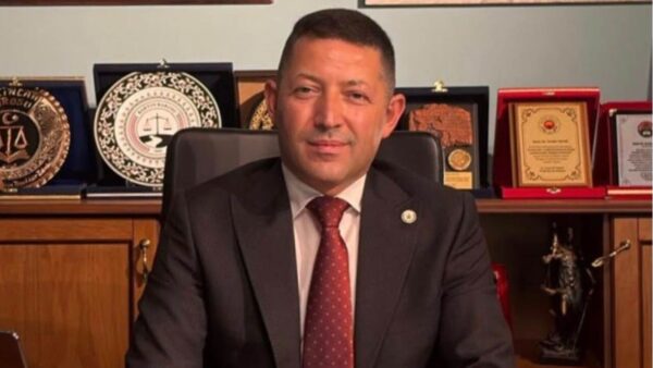 Aydınlı Avukat Serdar