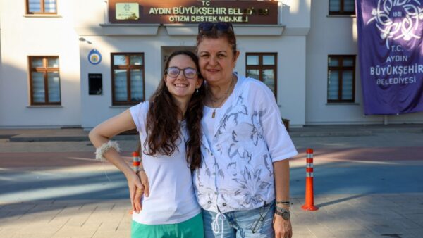 Aydınlı Otizmli Ece