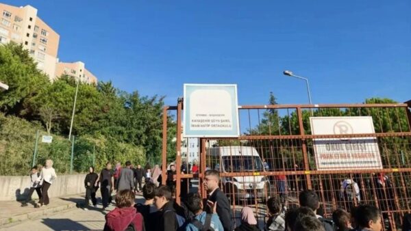 Başakşehir Ortaokulunda Bıçaklı