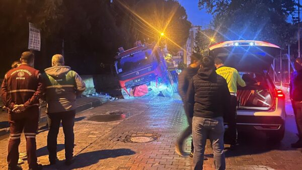 Bayrampaşa’da Yol Çöktü: