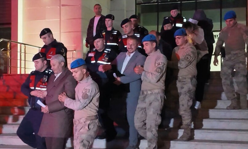 Çeşme'de Belediye Yetkilileri Tutuklandı: 10 Şüpheli Aliağa'ya Gönderildi