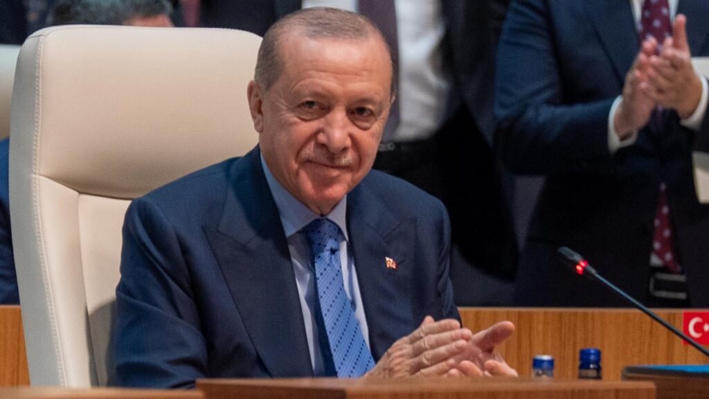 CHP Didim İlçe Başkanı Serkan Doğan İstifa; Diyarcan Bazin Yeni Başkan Olarak Atandı