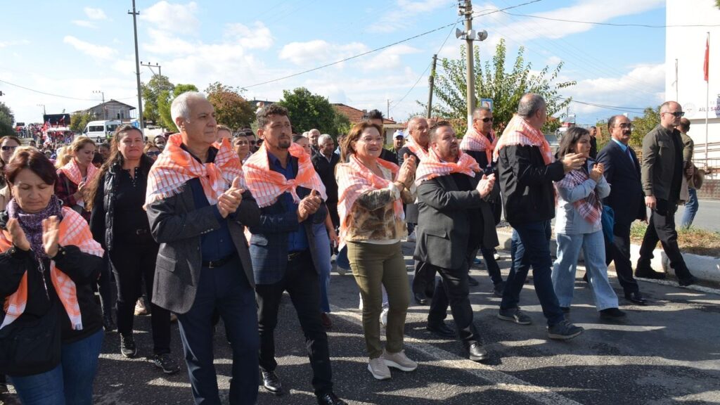 Didim Tarım Şenliği’nde Kadın Çiftçilerin Traktör Korteji'si Coşku Yaratıyor