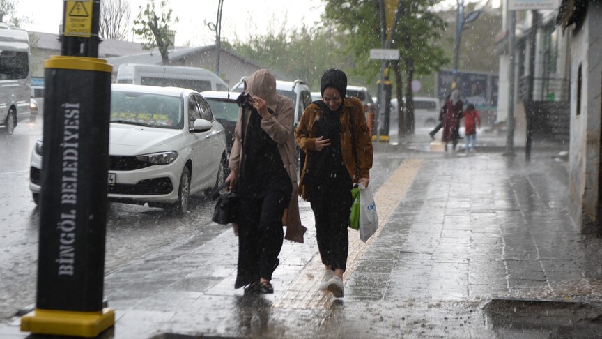 Doğu Türkiye'de Gök Gürültülü Sağanak Uyarısı: 29 Ekim'de Hükümet Geçit Töreni Öncesi Riskler