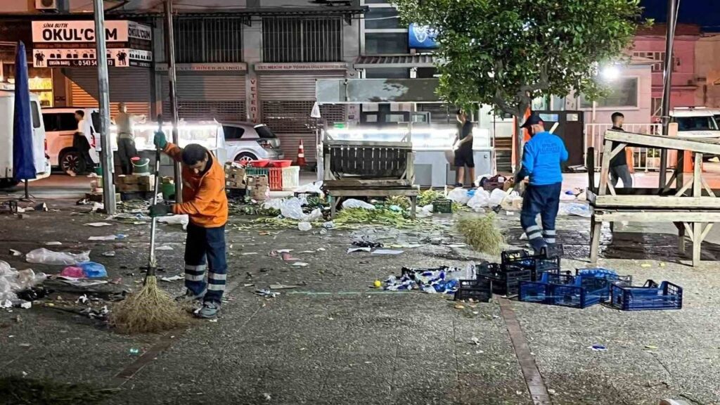 Efeler Belediyesi Pazarlarını Akşam Temizliyor, Hijyen Sağlıyor