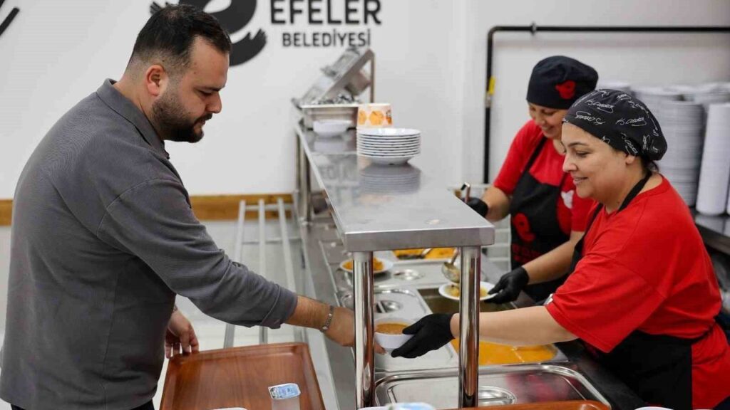 Efeler’in Halk Sofraları: Cebimizi Koruyan Yeni Saatler ve Hizmet